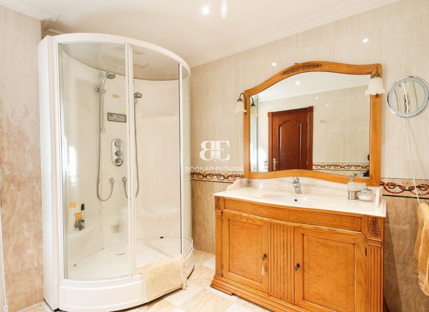 Resale - apartment -
Alicante - Center