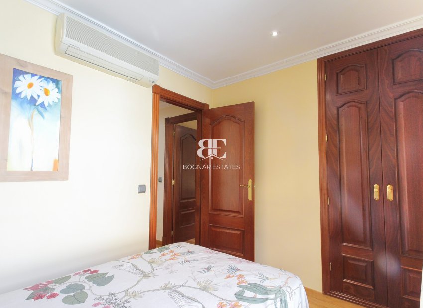 Resale - apartment -
Alicante - Center