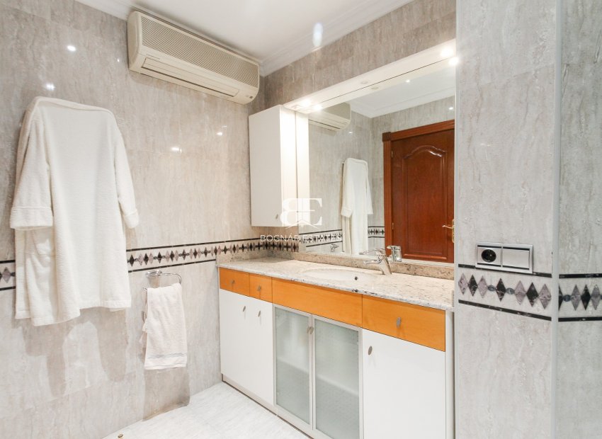 Resale - apartment -
Alicante - Center