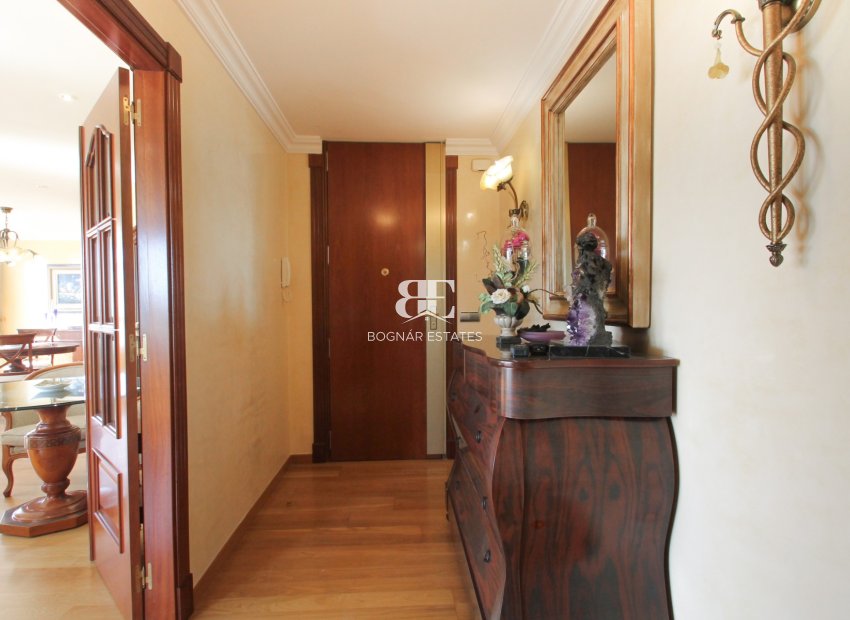 Resale - apartment -
Alicante - Center