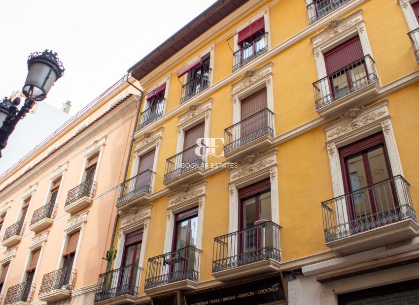 Resale - apartment -
Alicante - Center