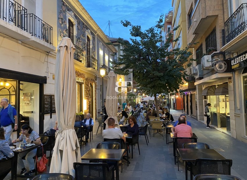 Resale - apartment -
Alicante - Center