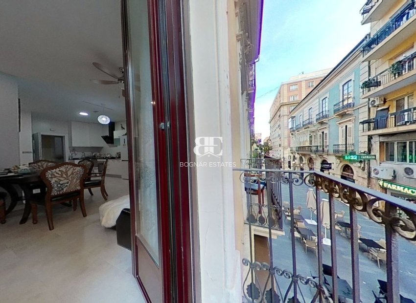Resale - apartment -
Alicante - Center