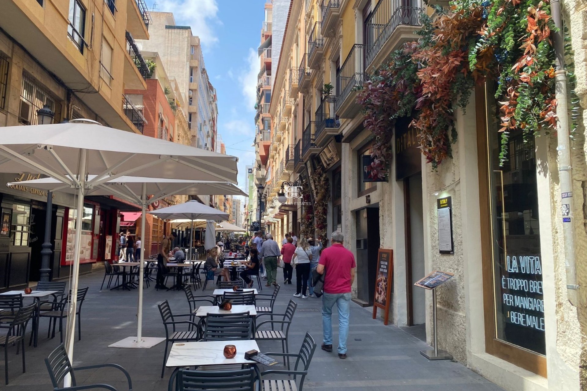 Resale - apartment -
Alicante - Center