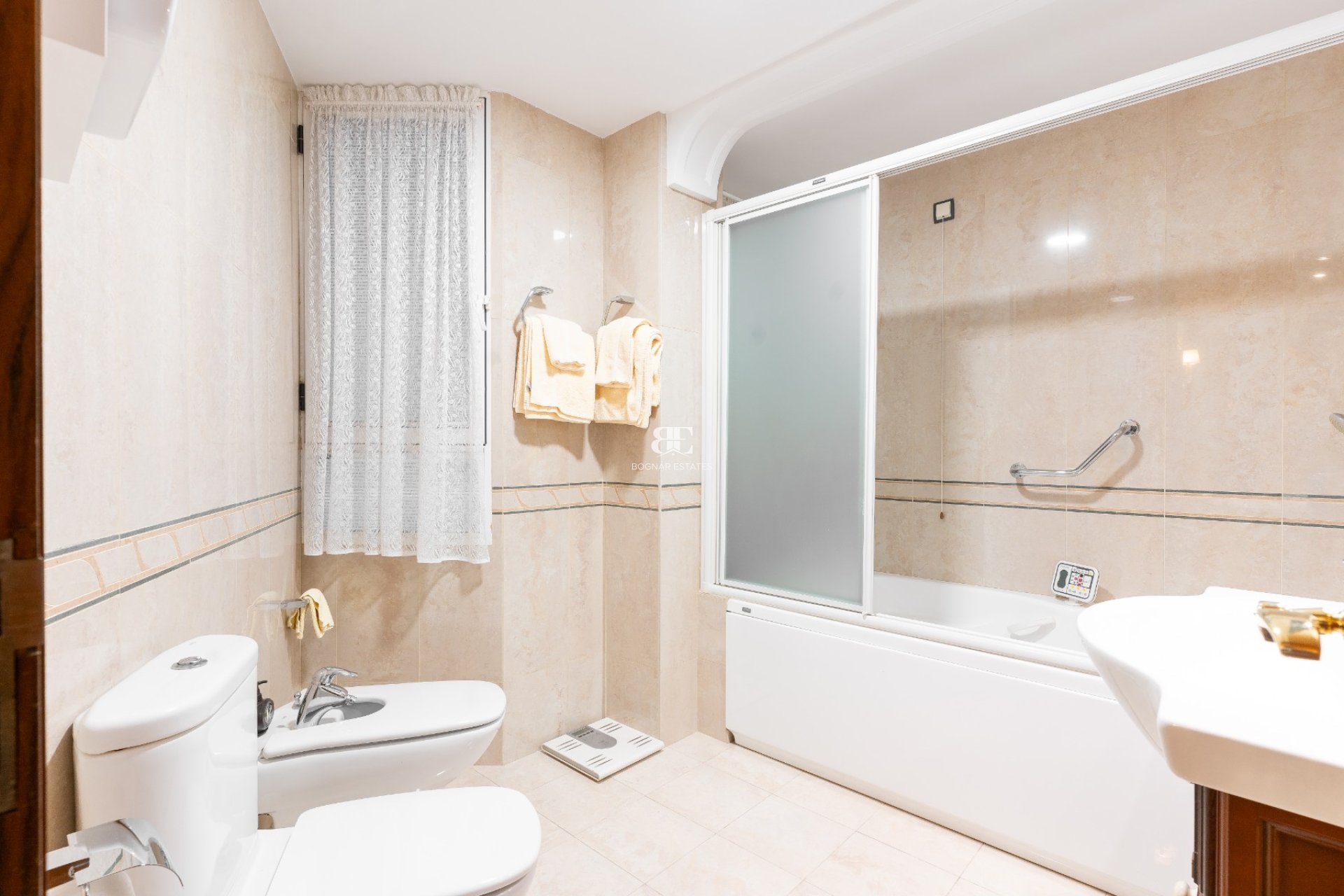 Resale - apartment -
Alicante - - Centro  -