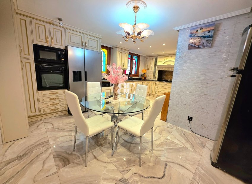 Resale - apartment -
Alicante - Centro