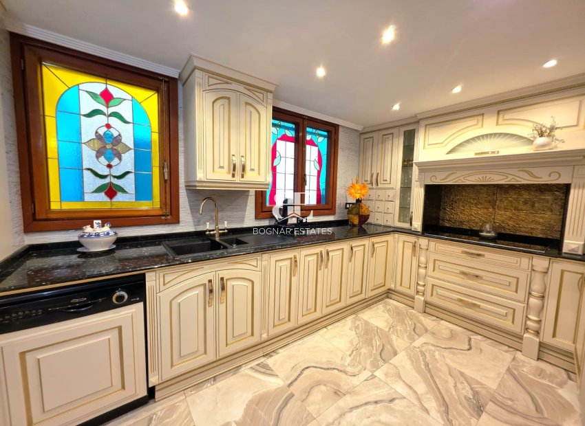 Resale - apartment -
Alicante - Centro