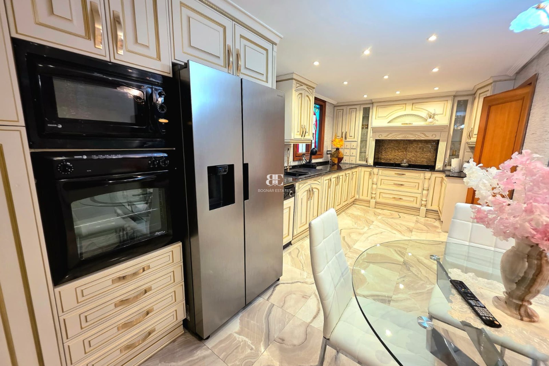 Resale - apartment -
Alicante - Centro