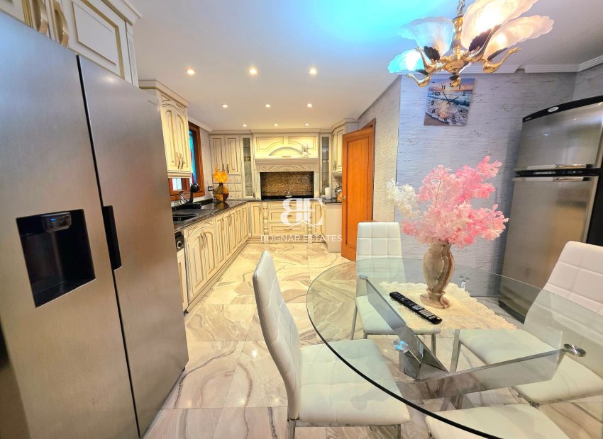 Resale - apartment -
Alicante - Centro