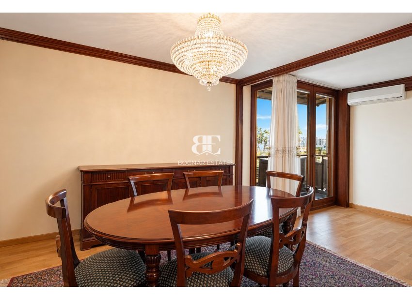 Resale - apartment -
Alicante - - Centro  -