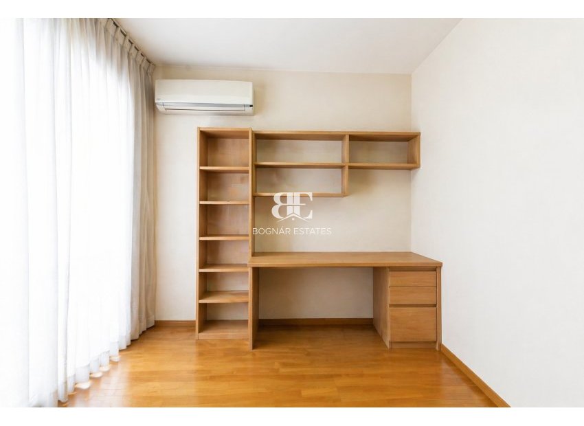 Resale - apartment -
Alicante - - Centro  -