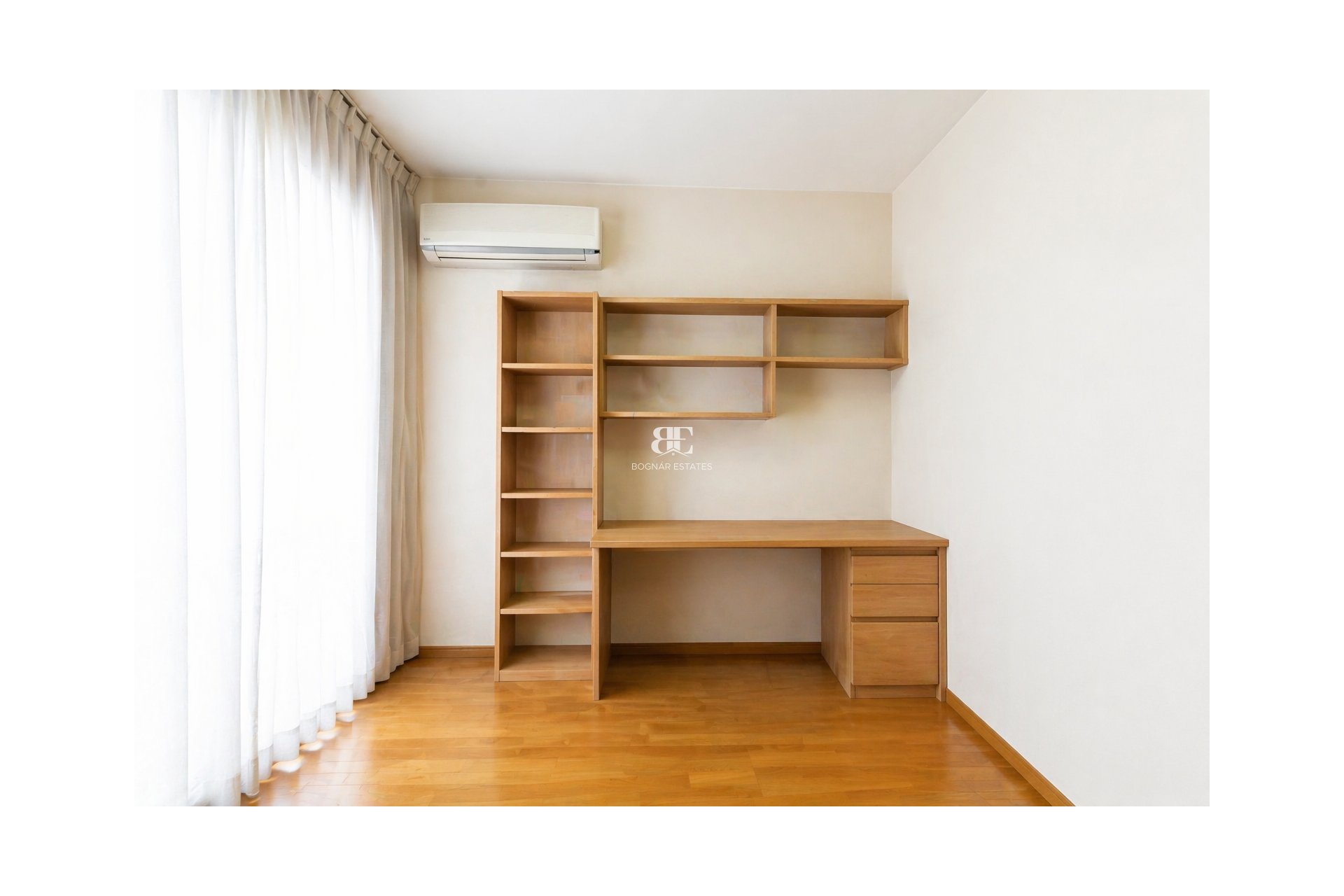 Resale - apartment -
Alicante - - Centro  -