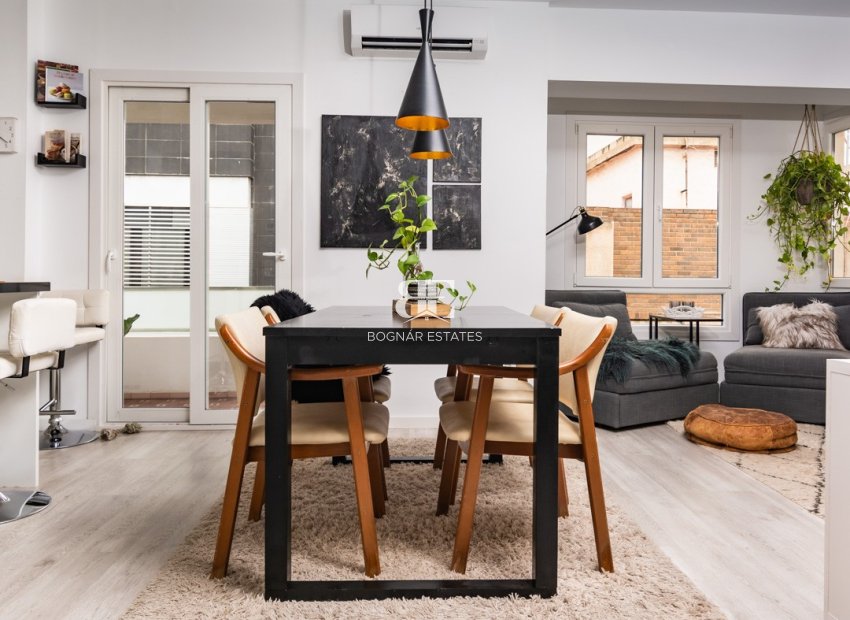 Resale - apartment -
Alicante - - Centro  -