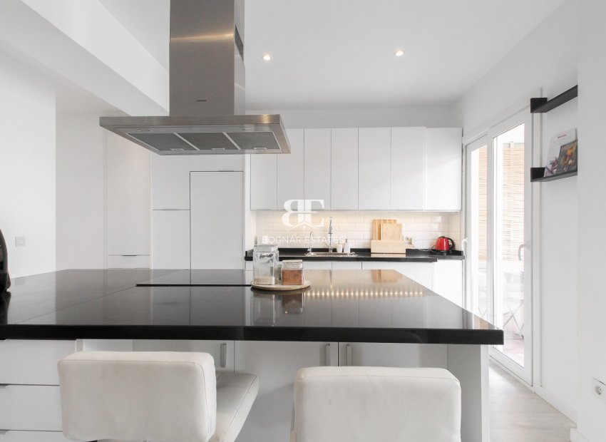 Resale - apartment -
Alicante - - Centro  -