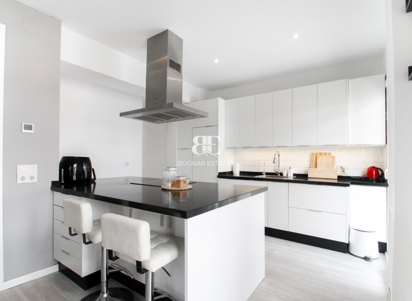 Resale - apartment -
Alicante - - Centro  -