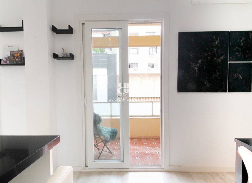 Resale - apartment -
Alicante - - Centro  -