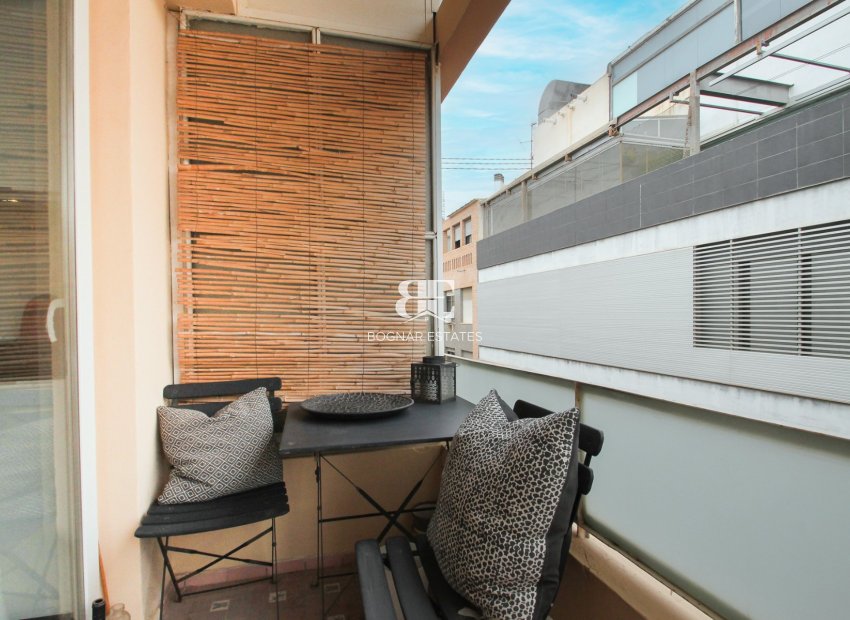 Resale - apartment -
Alicante - - Centro  -