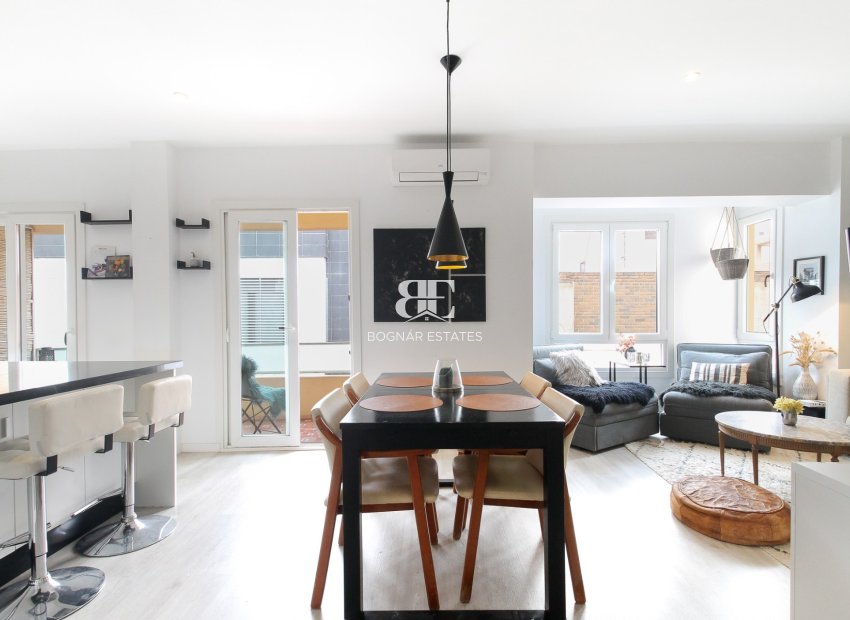 Resale - apartment -
Alicante - - Centro  -