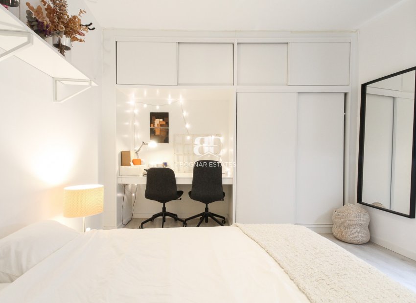 Resale - apartment -
Alicante - - Centro  -