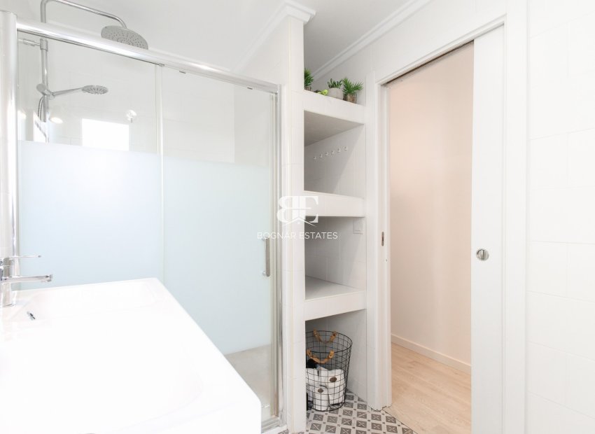 Resale - apartment -
Alicante - - Centro  -