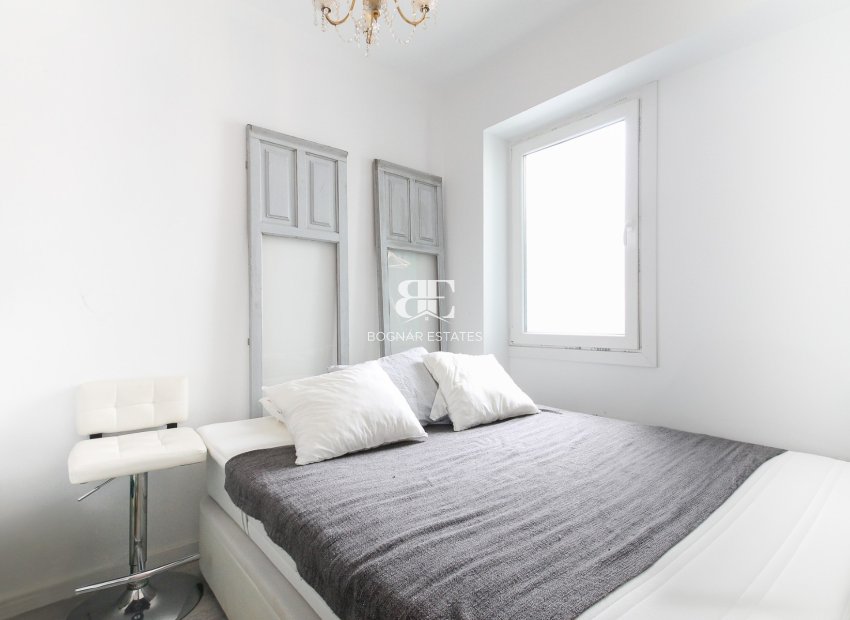 Resale - apartment -
Alicante - - Centro  -