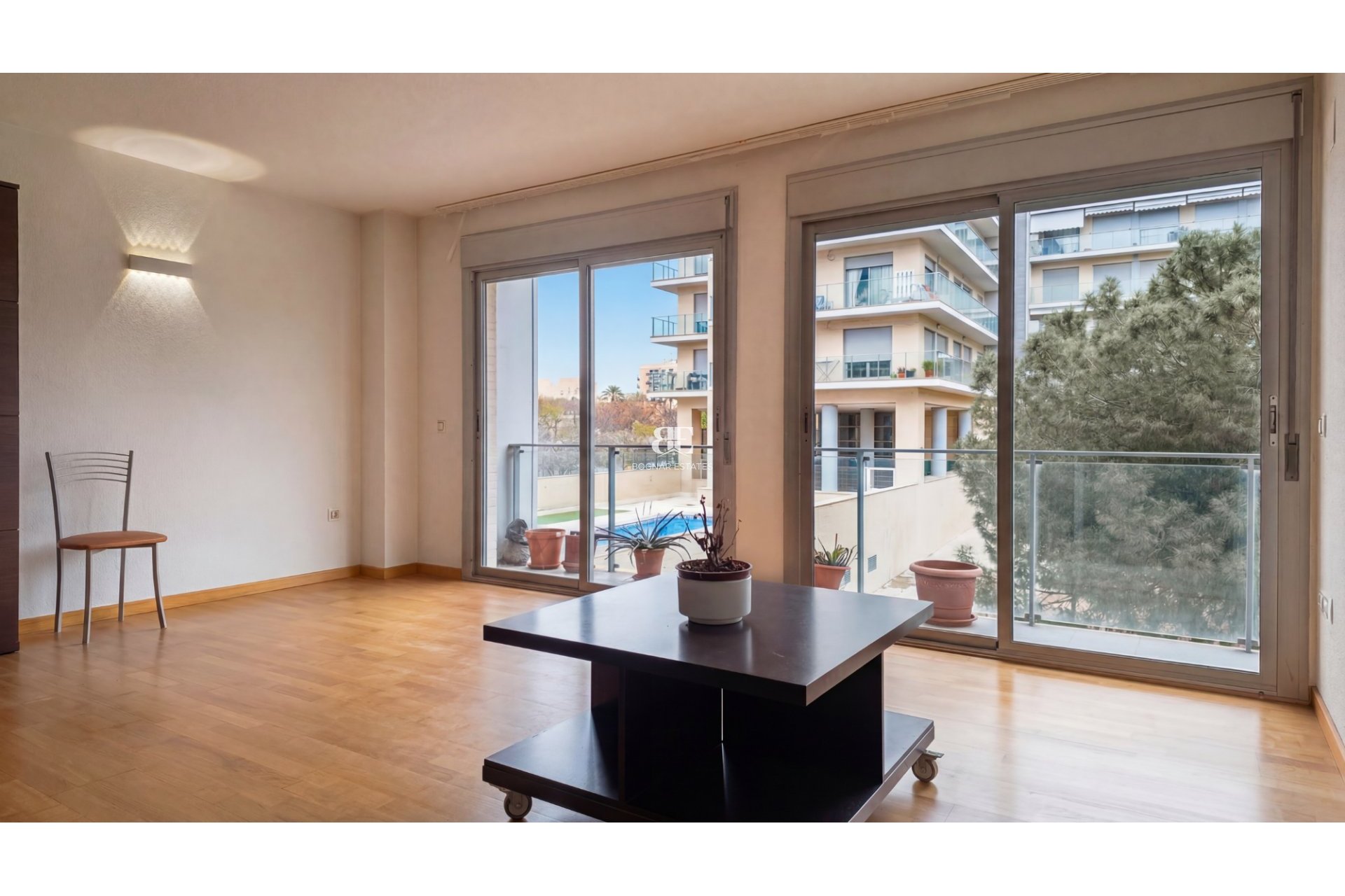 Resale - apartment -
Alicante - Garbinet
