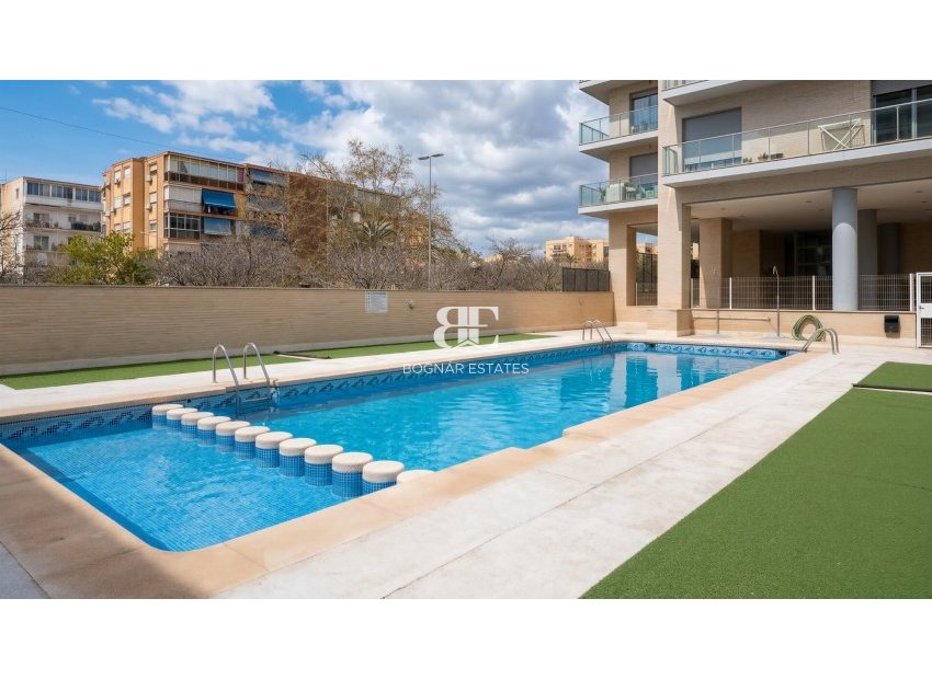 Resale - apartment -
Alicante - Garbinet
