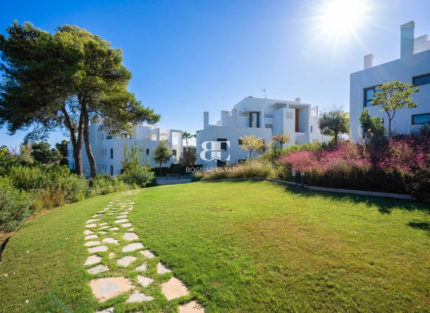 Resale - apartment -
Benahavis - Atalaya Park