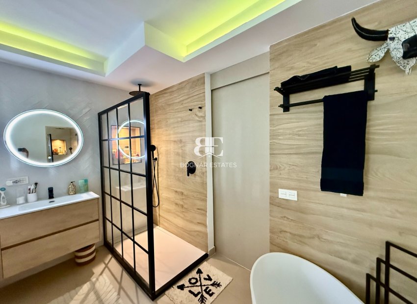 Resale - apartment -
Benahavis - La Quinta