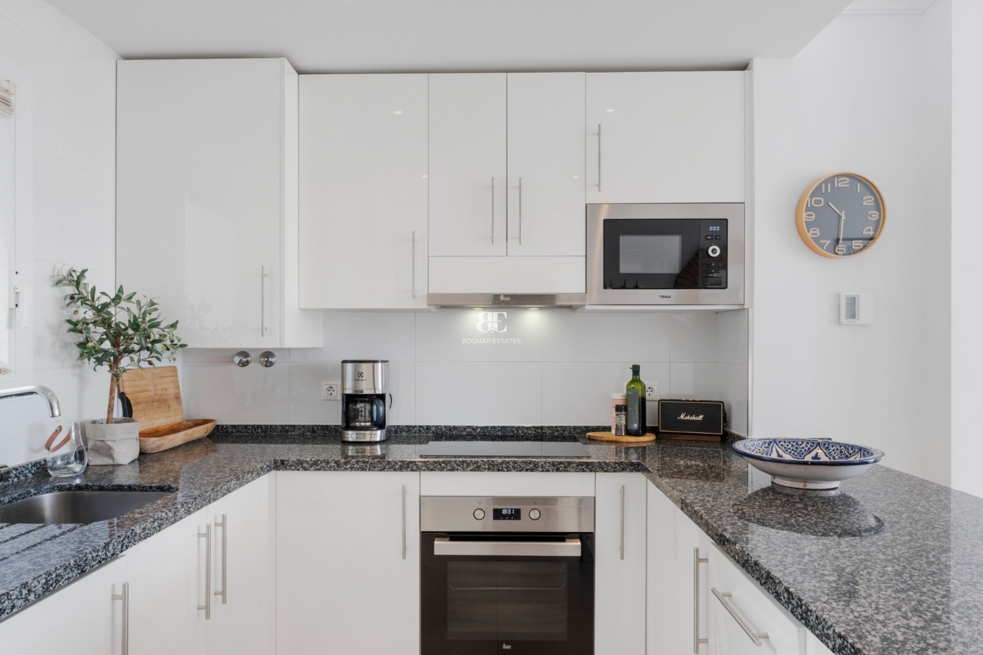 Resale - apartment -
Benahavis - La Quinta