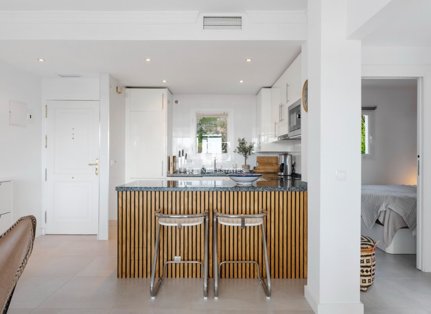 Resale - apartment -
Benahavis - La Quinta
