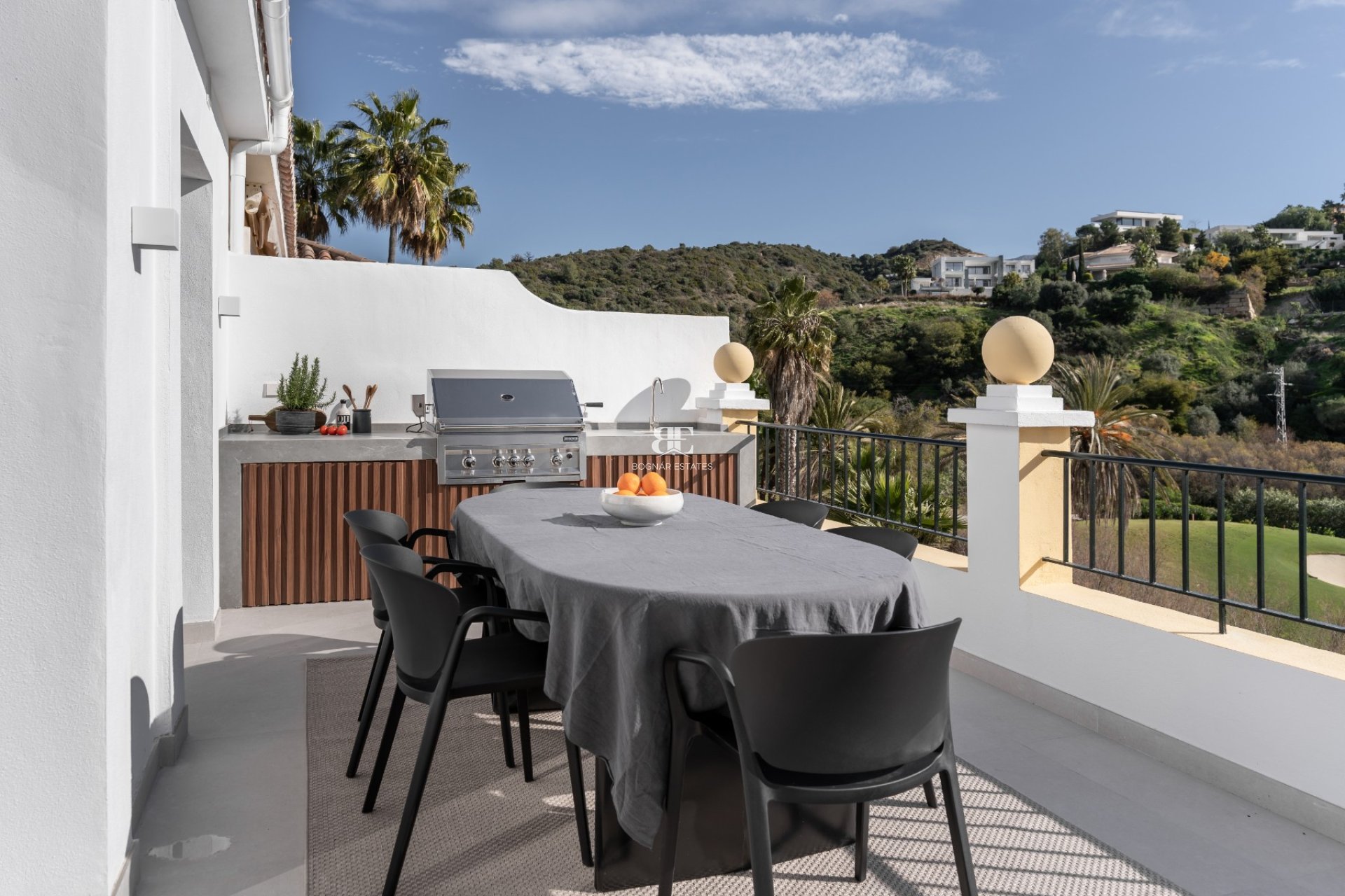Resale - apartment -
Benahavis - La Quinta