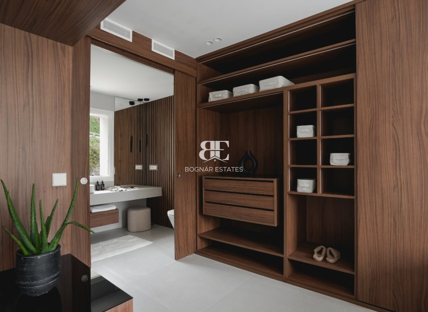 Resale - apartment -
Benahavis - La Quinta