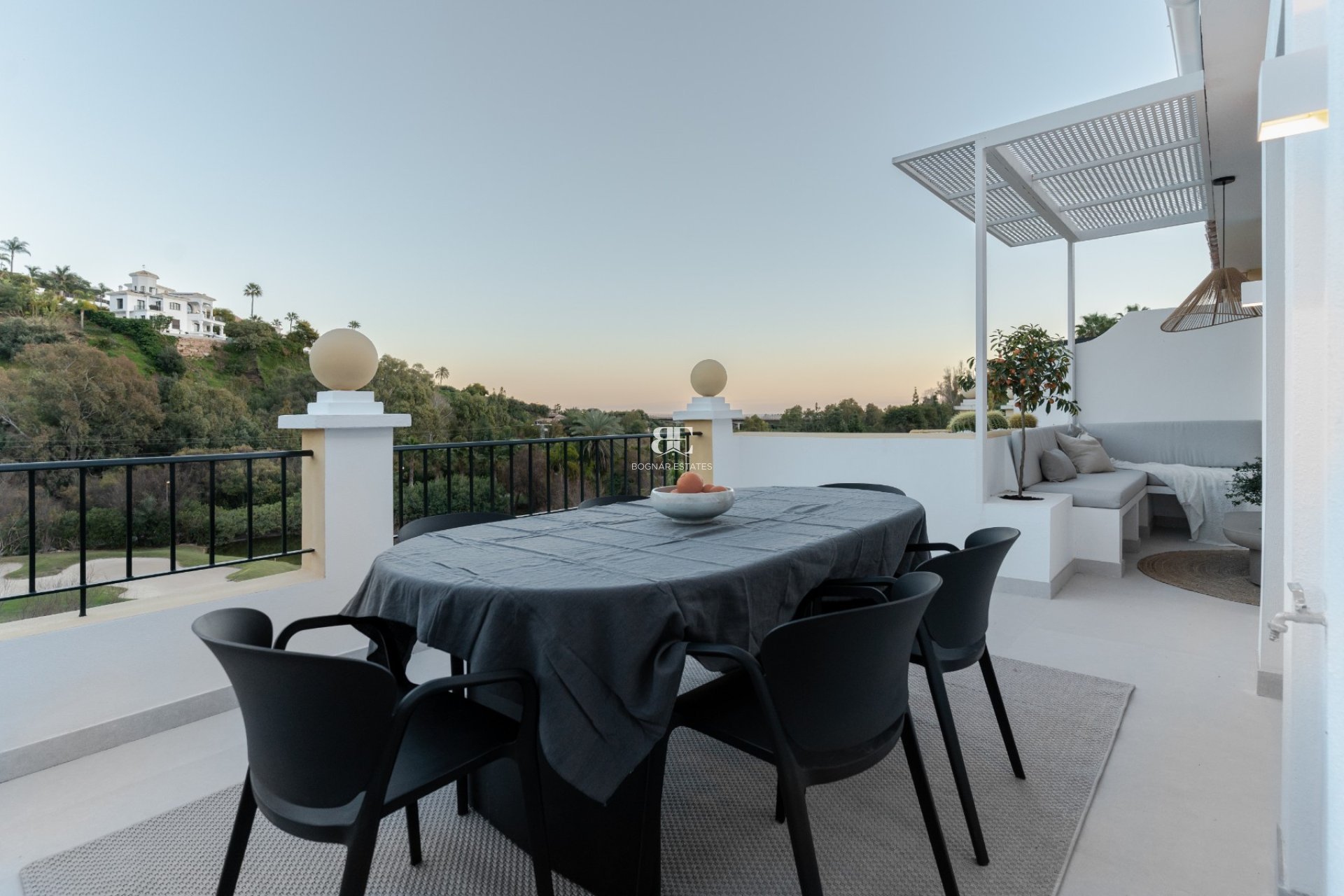 Resale - apartment -
Benahavis - La Quinta