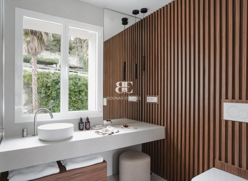 Resale - apartment -
Benahavis - La Quinta