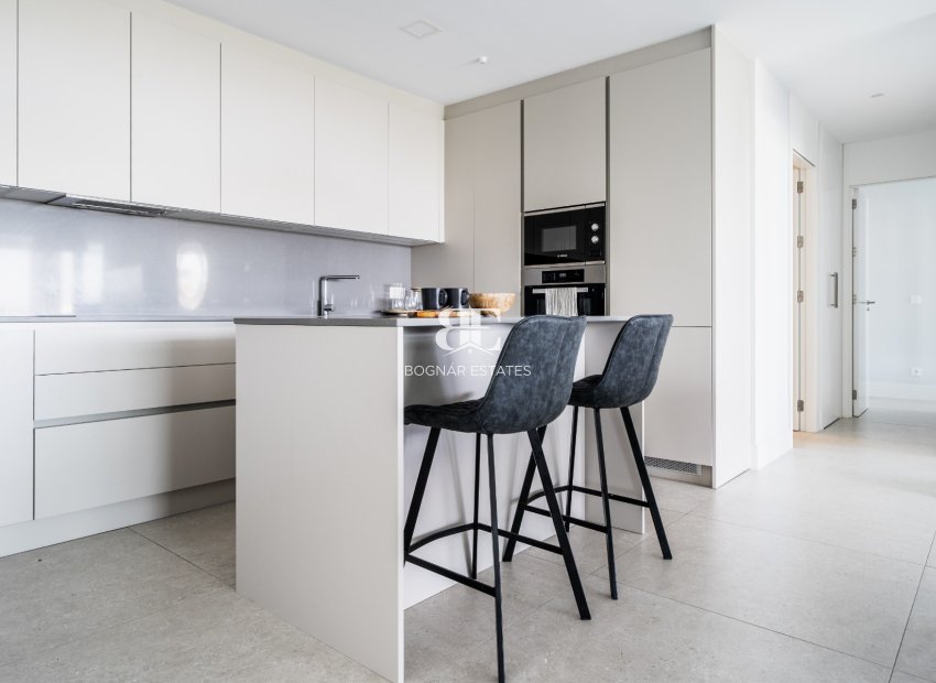Resale - apartment -
Benahavis - La Quinta