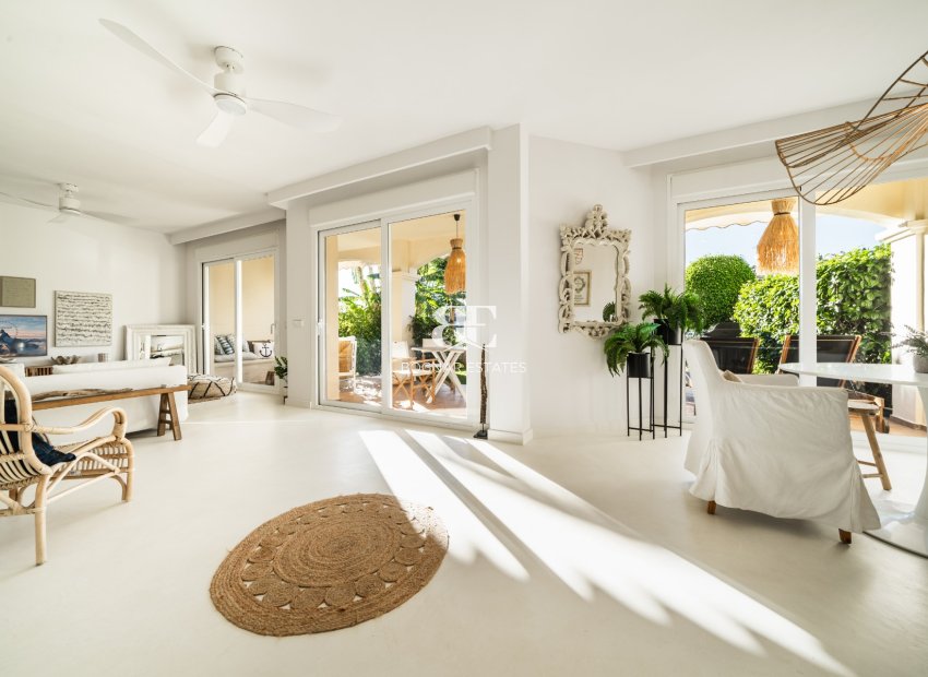 Resale - apartment -
Benahavis - La Quinta