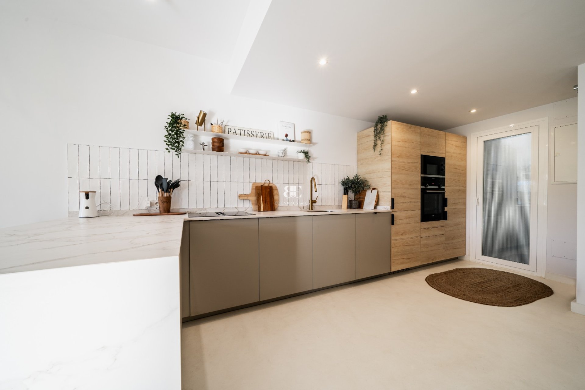 Resale - apartment -
Benahavis - La Quinta