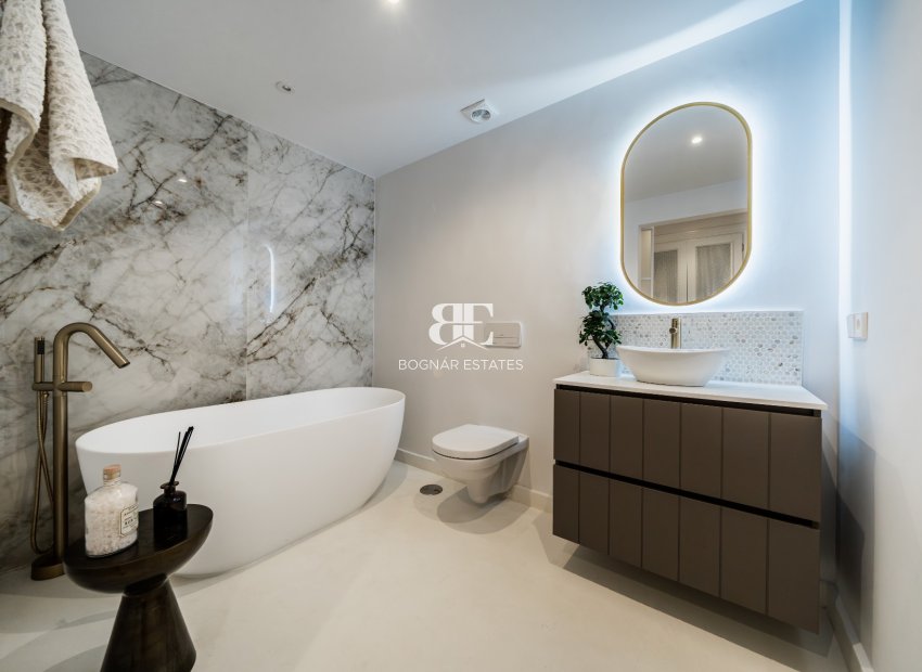 Resale - apartment -
Benahavis - La Quinta