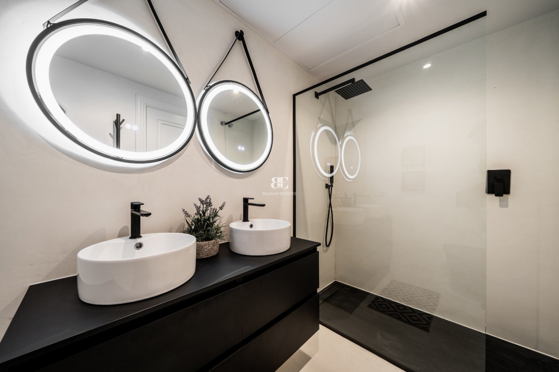 Resale - apartment -
Benahavis - La Quinta