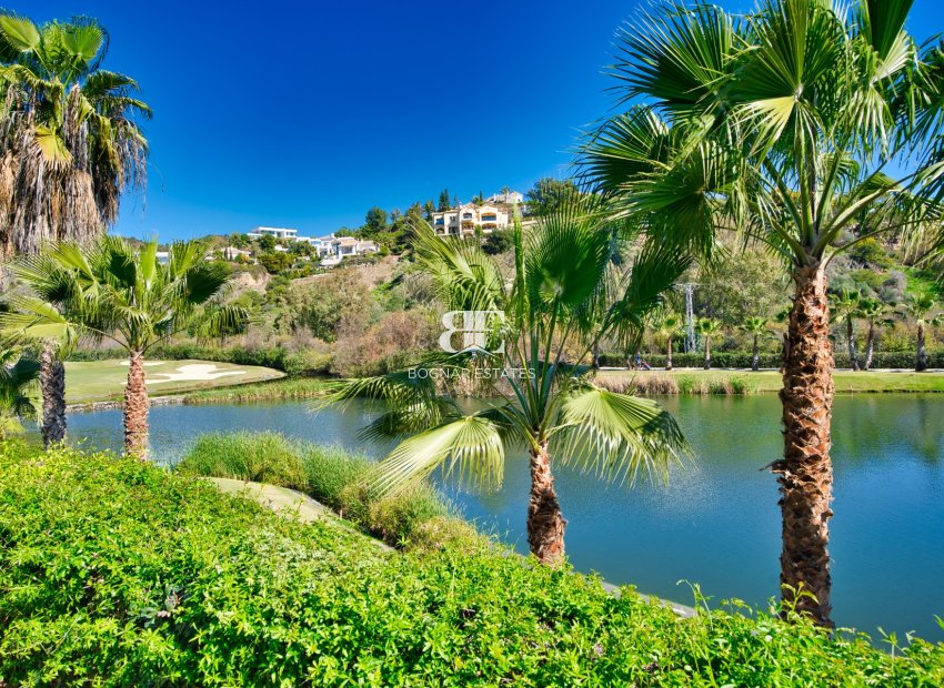 Resale - apartment -
Benahavis - La Quinta