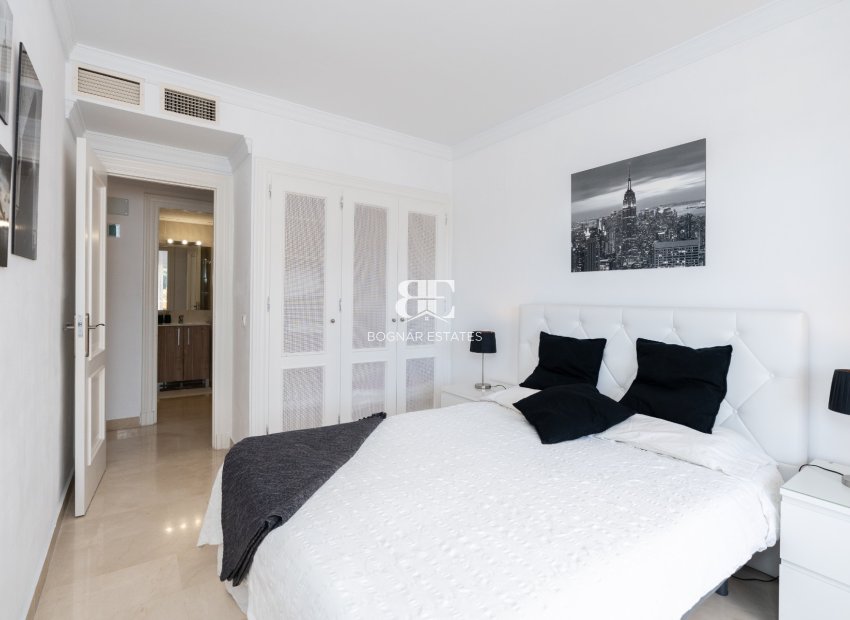 Resale - apartment -
Benahavis - La Quinta