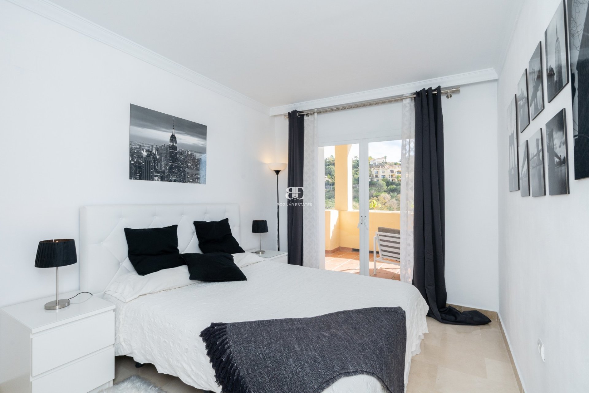 Resale - apartment -
Benahavis - La Quinta
