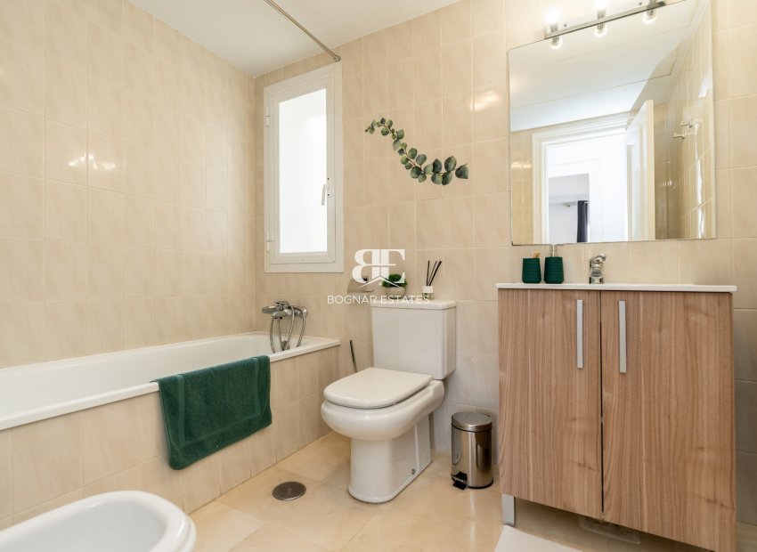 Resale - apartment -
Benahavis - La Quinta