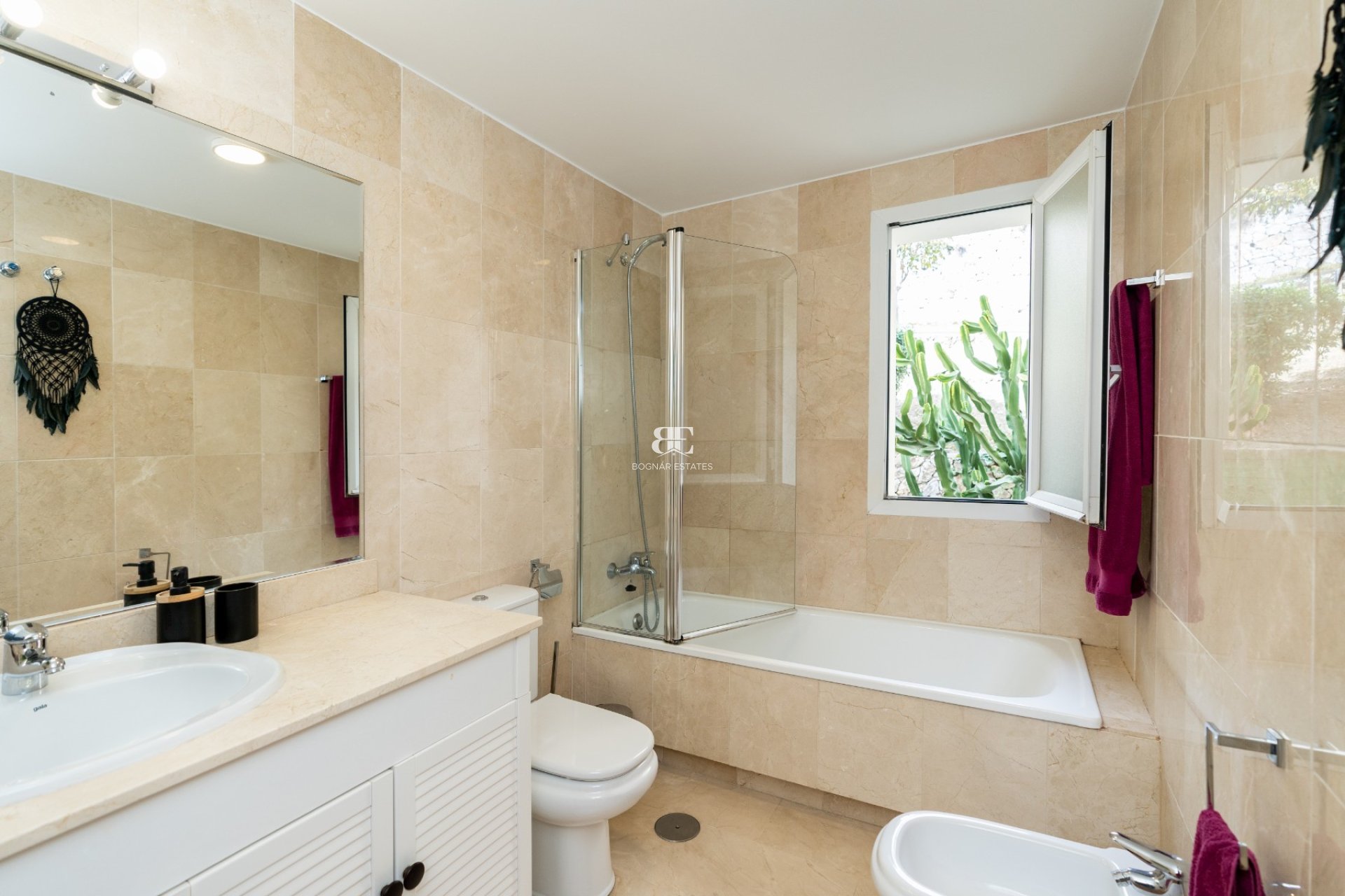 Resale - apartment -
Benahavis - La Quinta