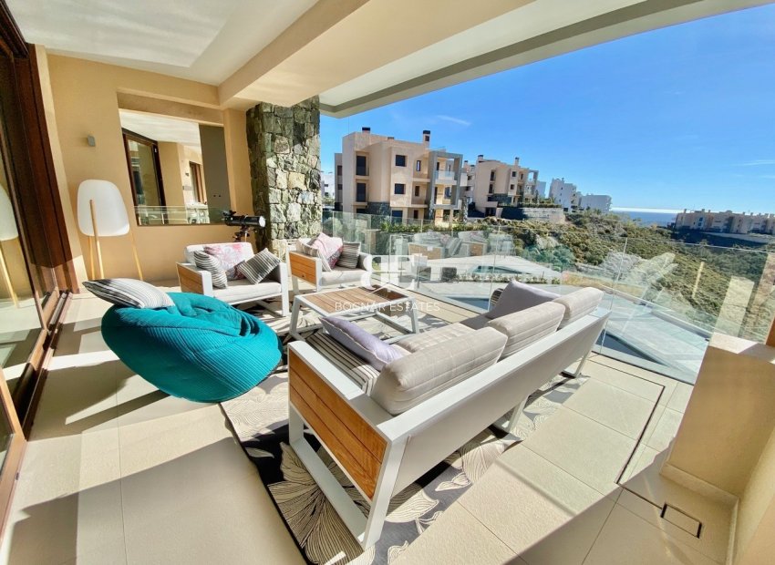 Resale - apartment -
Benahavis - La Quinta