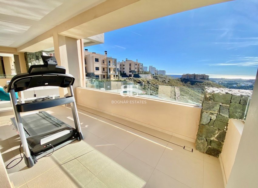 Resale - apartment -
Benahavis - La Quinta