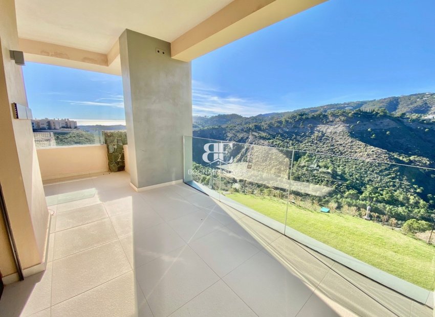 Resale - apartment -
Benahavis - La Quinta