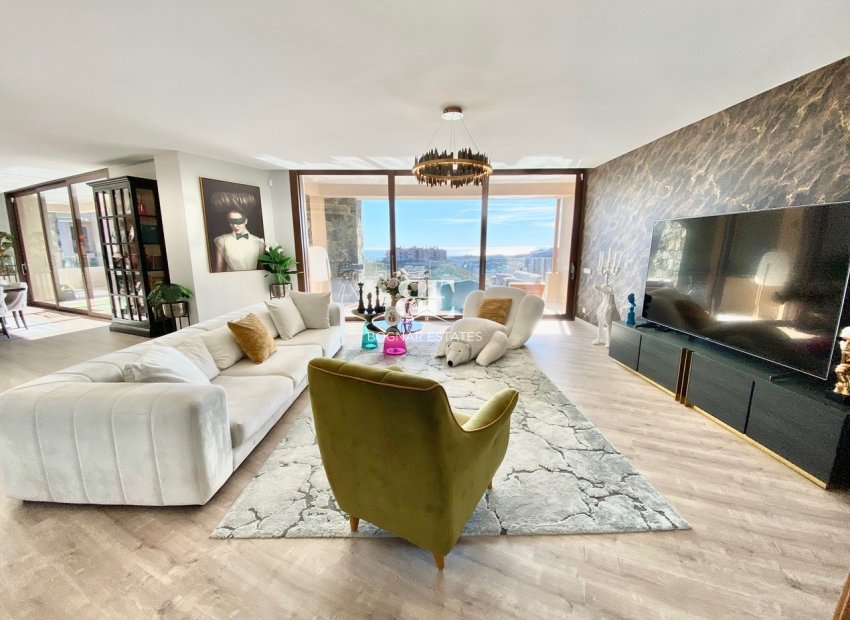 Resale - apartment -
Benahavis - La Quinta