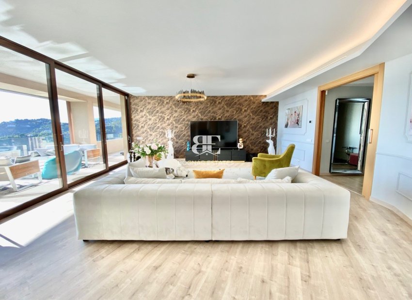 Resale - apartment -
Benahavis - La Quinta